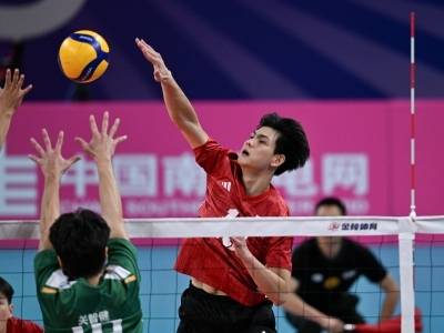 十五运会男排成年组小组赛广东队首秀，3比0战胜澳门队