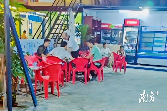 “容错审批”机制让曹明的店顺利开业，迎来了首批顾客。