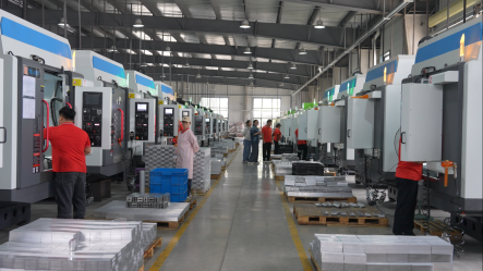 深百智能制造产业园区内的生产场景