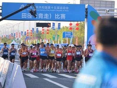 十五运会首个田径项目开赛，竞走健儿“漫步”珠海海岸线