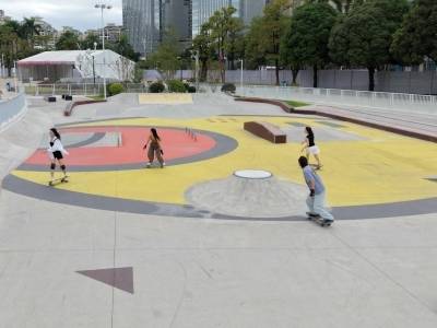 滑板上的惠州青年，在街头“追光”