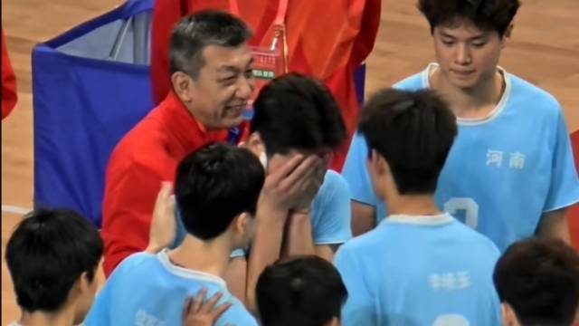 十五运会赛场“哭出圈”！男排U20选手杨家兴无缘奖牌