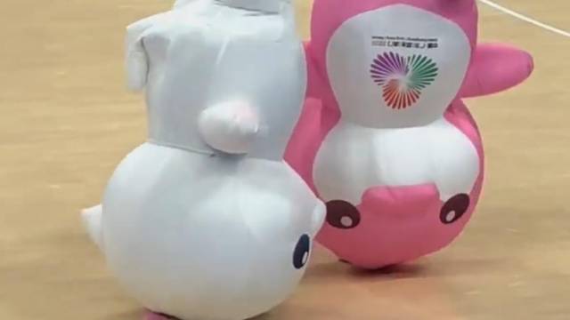 旋转跳跃睁着眼，还学会了倒立！萌翻全场的吉祥物是这样出圈的