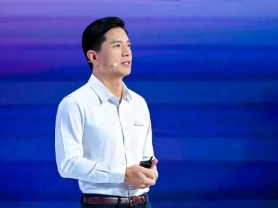 李彦宏：萝卜快跑服务数全球第一，里程可绕地球6000圈