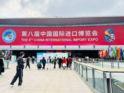 AI赋能、数字健康服务落地、“银发经济”崛起，科技医疗加速融合丨进博深观察