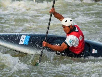 浪花中搏击！广东健儿胡兆山全运会皮划艇激流回旋夺银｜图集