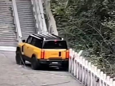 奇瑞致歉！测试攀爬天门山景区撞坏护栏