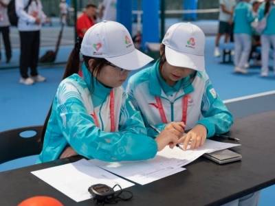 珠海科技学院500只“小海豚”跃动十五运会网球场