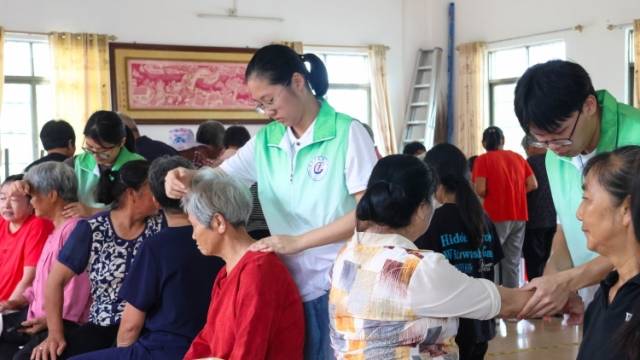 楼下村的盛夏记忆，00后“中医女孩”的治愈之旅