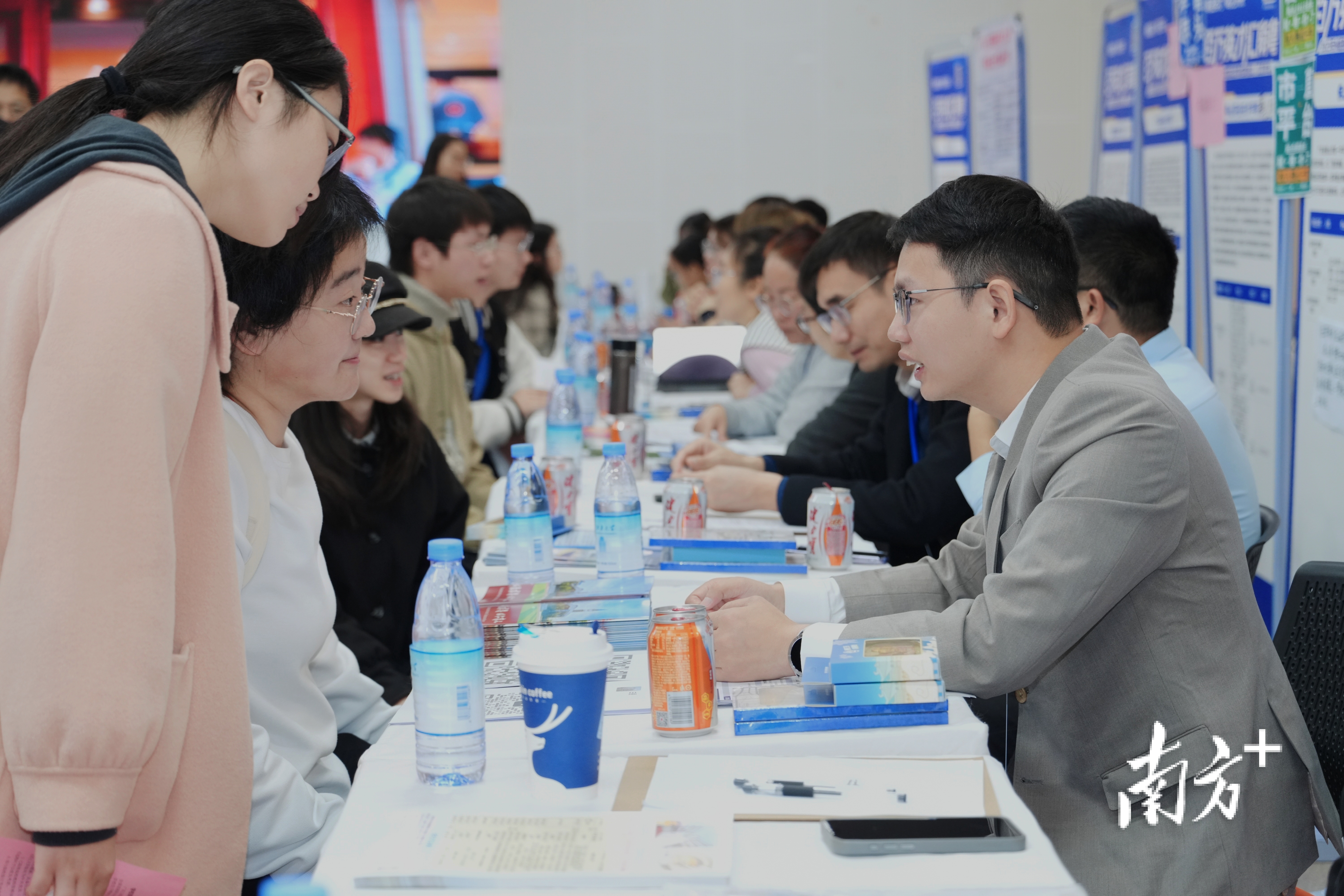 佛山三水参与“百万英才汇南粤”2025年N城联动秋季招聘活动(江苏站)。 三水区人社局 供图 佛山三水参与“百万英才汇南粤”2025年N城联动秋季招聘活动(江苏站)。 三水区人社局 供图
