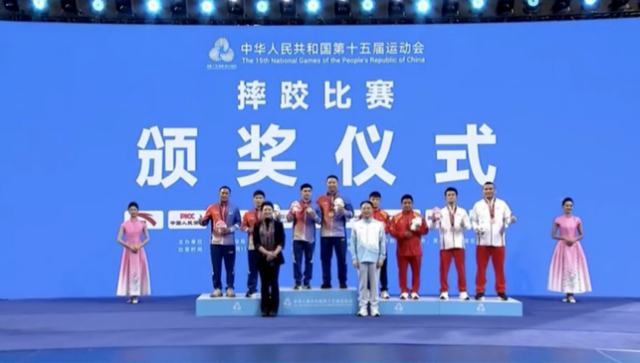 摔跤男子自由式57公斤级颁奖仪式。资料图