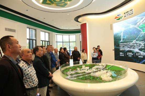 参观粤港澳大湾区（广东·惠州）绿色农产品生产供应基地。