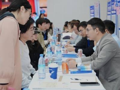 深度定制、精准空投，三水与江苏学子“一拍即合”