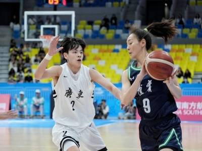 视频｜广东女篮大胜辽宁队，11月15日晚冲击冠军