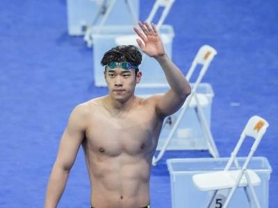 百米自由泳，潘展乐摘金！