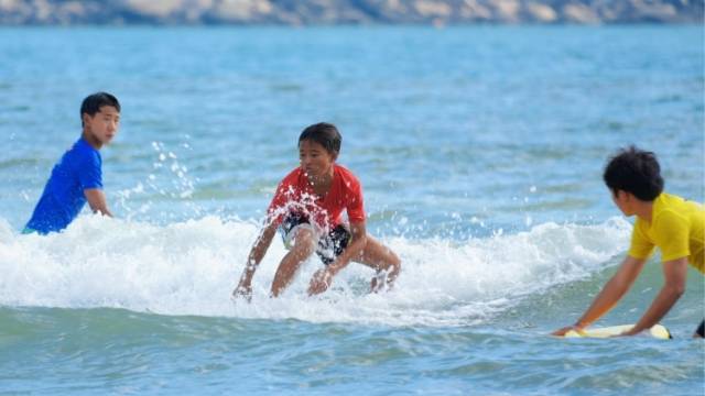 热浪席卷暖冬！十五运冲浪激战南澳青澳湾