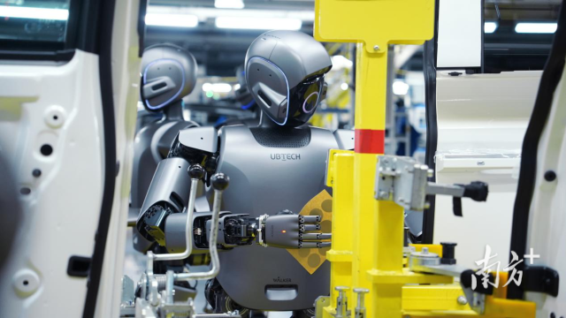 “人形机器人第一股”优必选科技的产品已进入比亚迪、吉利、奥迪一汽新能源、富士康等企业工厂进行实训。优必选供图 “人形机器人第一股”优必选科技的产品已进入比亚迪、吉利、奥迪一汽新能源、富士康等企业工厂进行实训。优必选供图