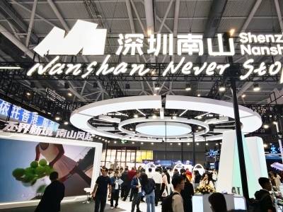 高交会上的年轻人，挤着“抢跑”下一个时代