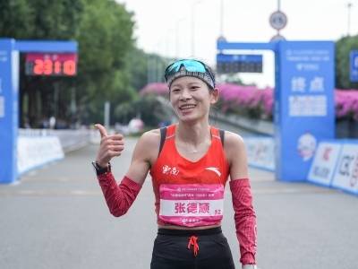 恭喜张德顺！荣获十五运会马拉松比赛女子冠军