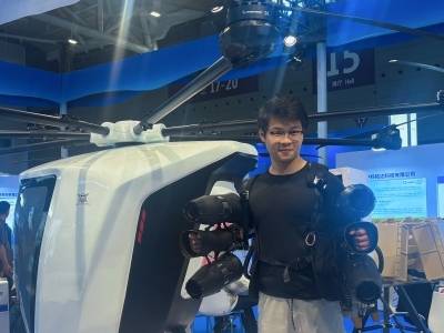 视频｜背个包直接起飞，最高5米！高交会现“钢铁侠”背包