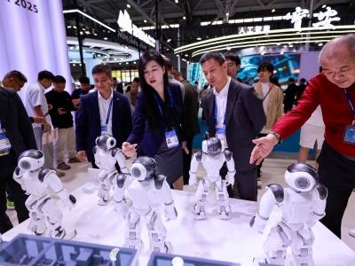 机器人“老网红”现身！小学生都能教它跳舞｜直击高交会