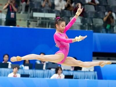 十五岁柯沁沁，十五运会体操“双料冠军”