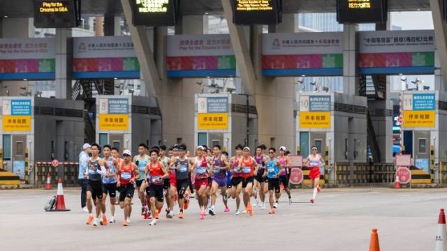 无感通关！十五运会马拉松赛男女选手陆续通关｜记者探营②