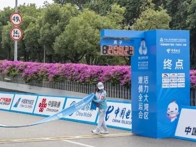 十五运会温暖底色，500名“小海豚”护航全运会首次跨境马拉松