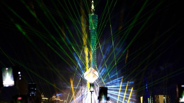 视频｜2025年广州国际灯光节开幕，营造“花影共融”新体验