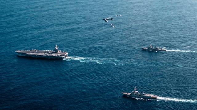 航母压境、重兵集结，美国要对委内瑞拉“下手”了吗?｜环球深壹度