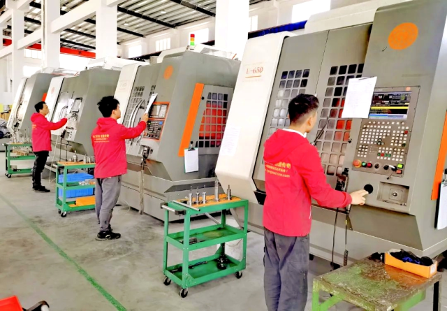 阳春市工业母机企业生产车间。受访者供图