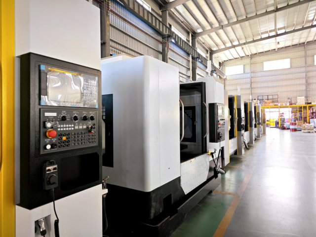 阳春生产的工业母机产品等待发往客户。罗天 摄