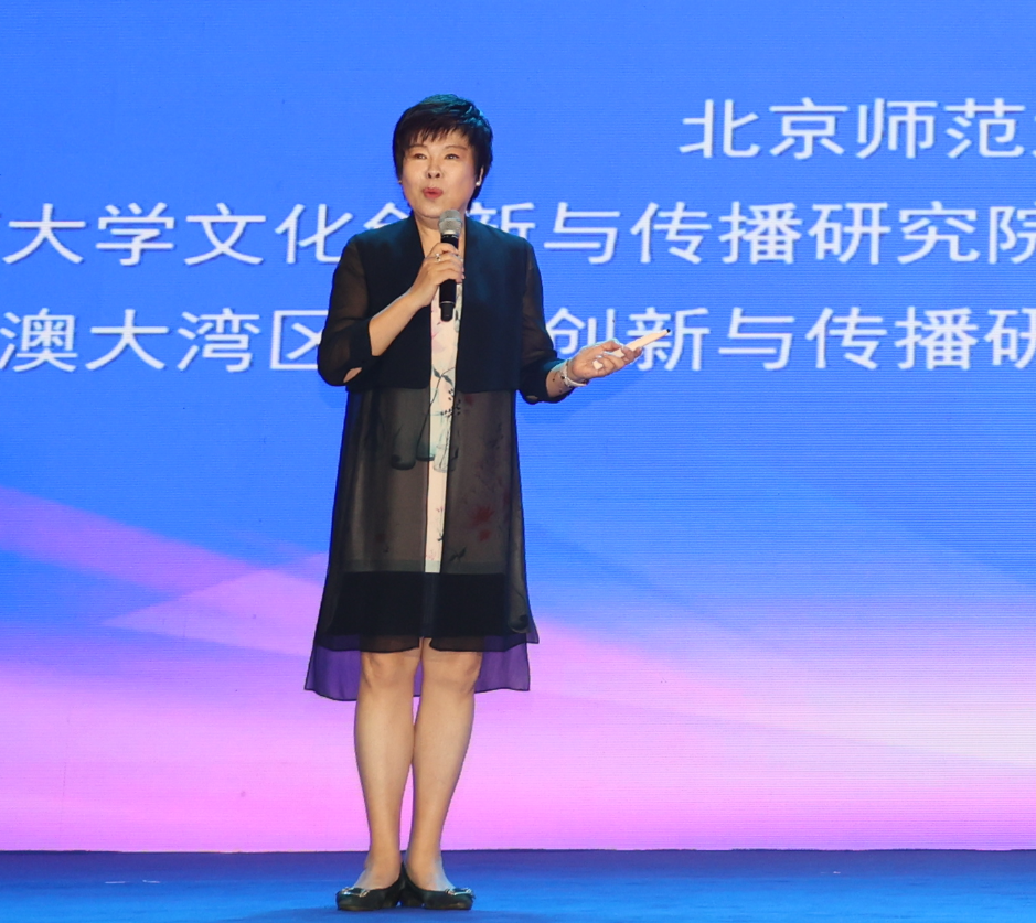 北师大文化创新与传播研究院院长、首都文化创新与文化传播工程研究院院长、粤港澳大湾区文化创新与传播研究中心首席专家于丹。  南方+ 关铭荣 拍摄