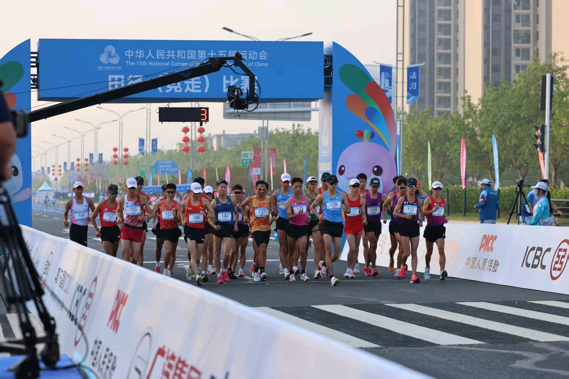 马拉松竞走混合接力比赛项目是巴黎奥运会新增赛事,也是全运会上首次设立的赛事。 南方+ 关铭荣 拍摄