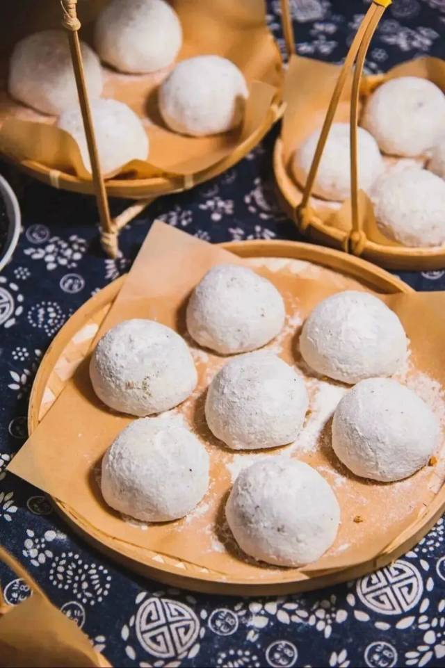 客家糍粑的那一口軟糯黏香，守護著傳統味覺里的綿長鄉愁。圖源：惠州文體旅游發布