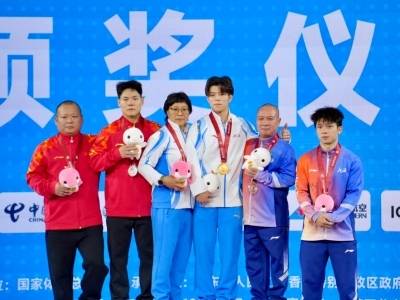 陈戬获十五运会举重男子67公斤级冠军，老将谌利军失利