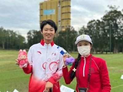 16岁珠海小将许赢助力广东高尔夫女团摘金