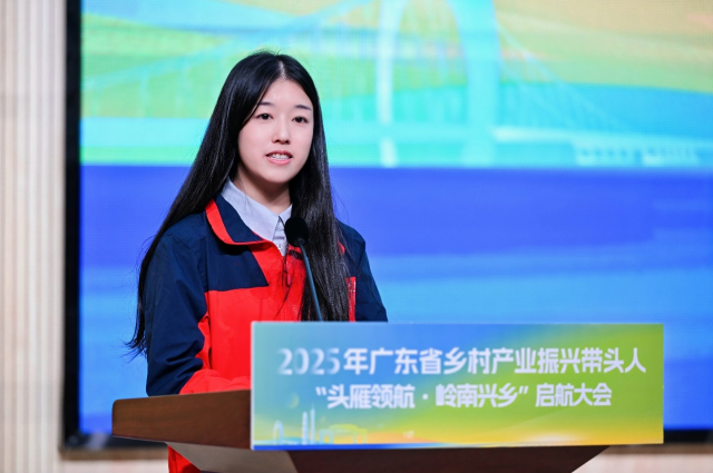 2024年优秀学员代表方敏向参与培训的学员分享实践感悟。