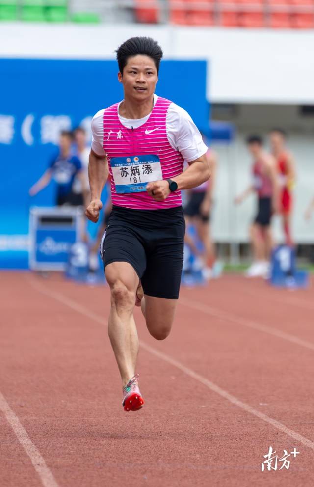 10秒49！苏炳添肇庆上演赛季室外赛首秀。