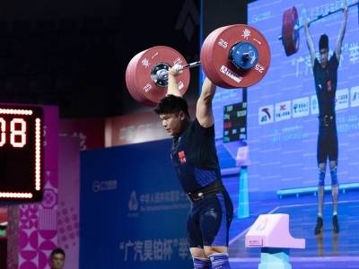 视频｜超世界纪录！刘焕华夺十五运会举重男子102公斤级决赛金牌