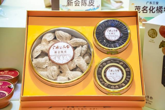 由南方农村报打造的“广东三宝”（新会陈皮、化橘红、春砂仁）是“媒体+”赋能南药品牌建设的生动体现。