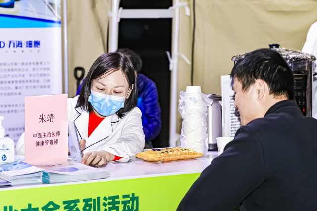 来自肇庆市中医院的知名中医师现场免费坐诊。