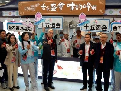 十五运会，“讲不出再见”！媒体中心志愿者与记者温情告别