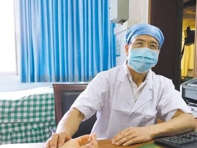 72岁仍坚守临床一线，翁凤泉以中医治疗骨伤顽疾｜名医风采②