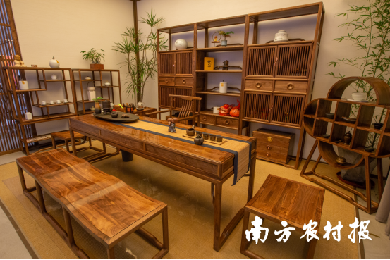 竹制和木制家具占据了我国家居制品的半壁江山，这些尽显中式美学的家居产品也远销海外