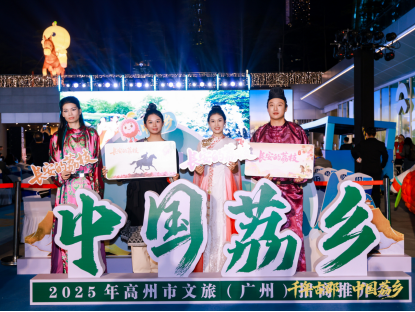 身著古裝的“長安的荔枝”cosplay演員。?