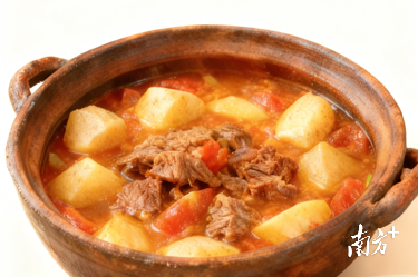 番茄土豆炖牛腩。AI辅助生成 番茄土豆炖牛腩。AI辅助生成