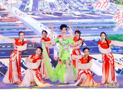 《红荔赞》把高州荔枝的红古郡的韵唱得淋漓尽致。