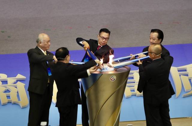 本届客商大会首次创新火炬传递活动。