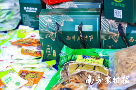 清远麻竹笋相关制品，不少人选择购买